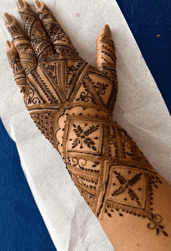 Bewitching Italy Henna Design