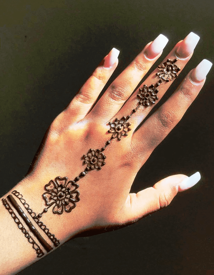 Comely Italy Henna Design