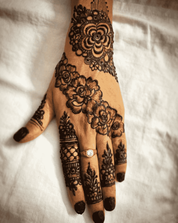 Graceful Jalalabad Henna Design