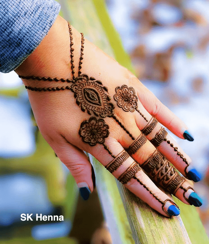 Elegant Jewelry Henna Design