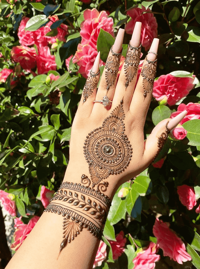 Enticing Kabul Henna Design
