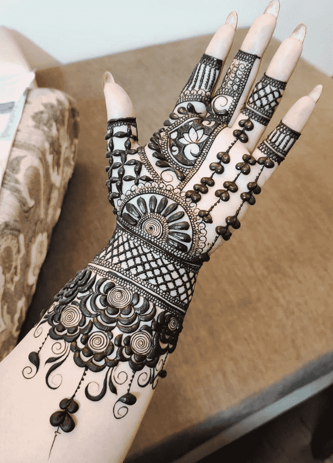 Fair Kandahar Henna Design