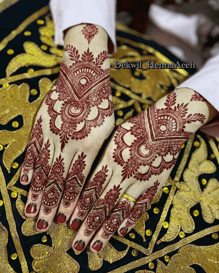 Shapely Kanpur Henna Design