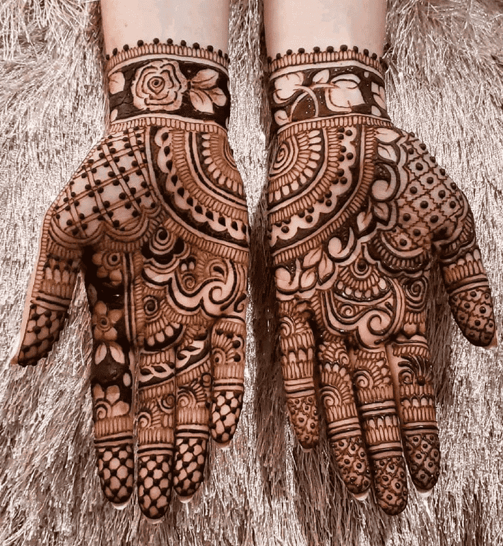 Enticing Karachi Henna Design
