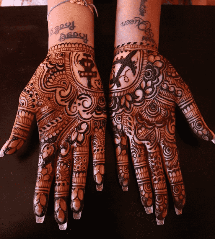 Exquisite Karachi Henna Design