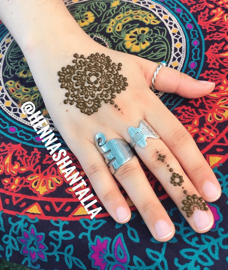 Magnetic Karachi Henna Design