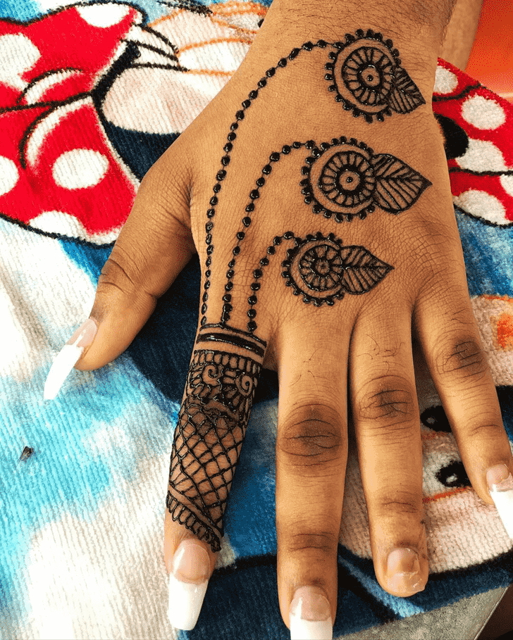 Fascinating Karnataka Henna Design