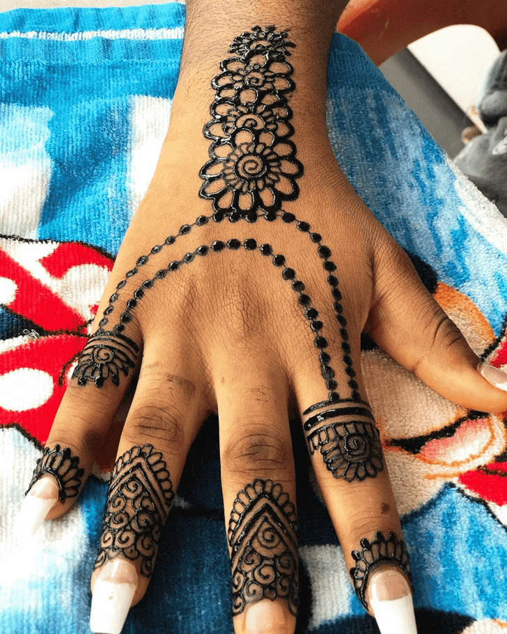 Fetching Karnataka Henna Design