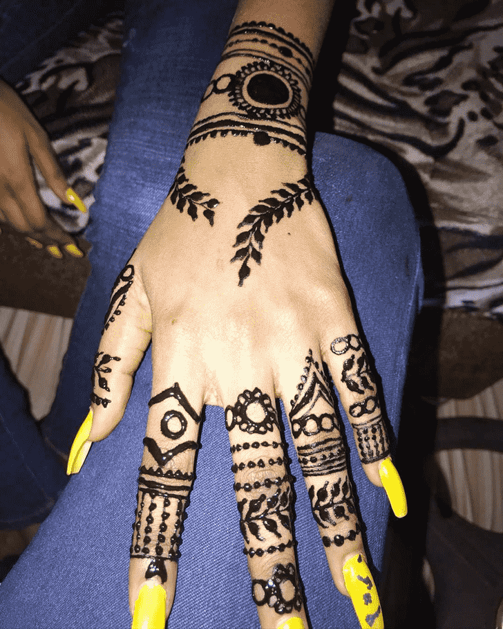 Inviting Karnataka Henna Design