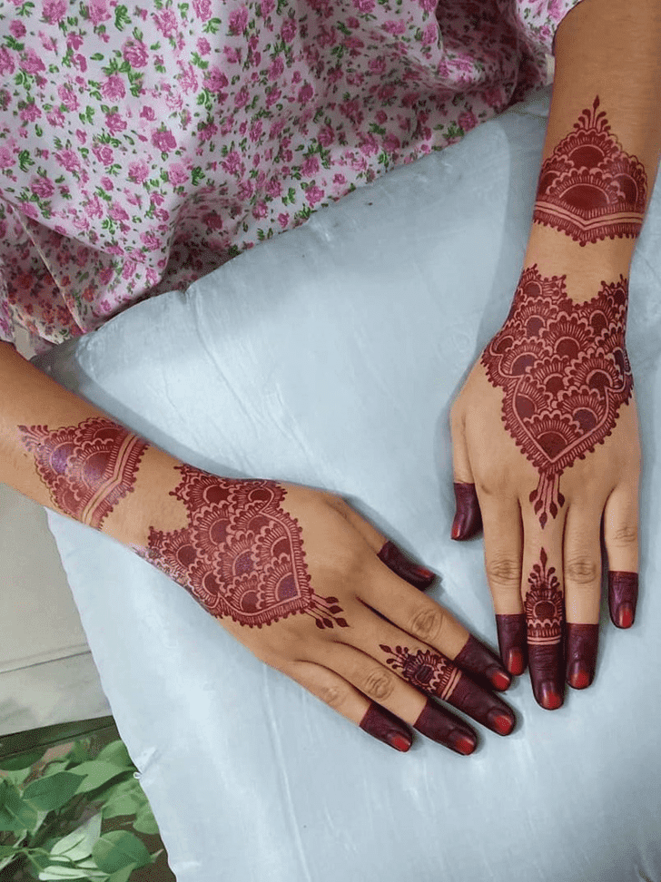 Well-Formed Karva Chauth Henna Design