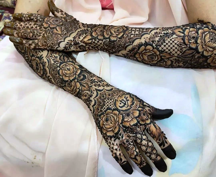 Beauteous Karwachauth Special Henna Design