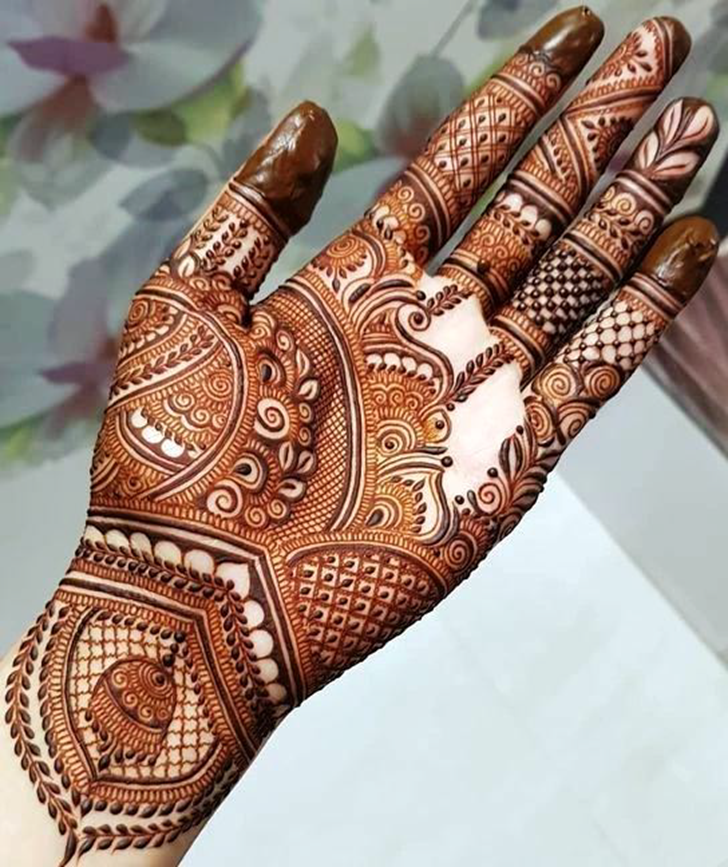 Enticing Karwachauth Special Henna Design