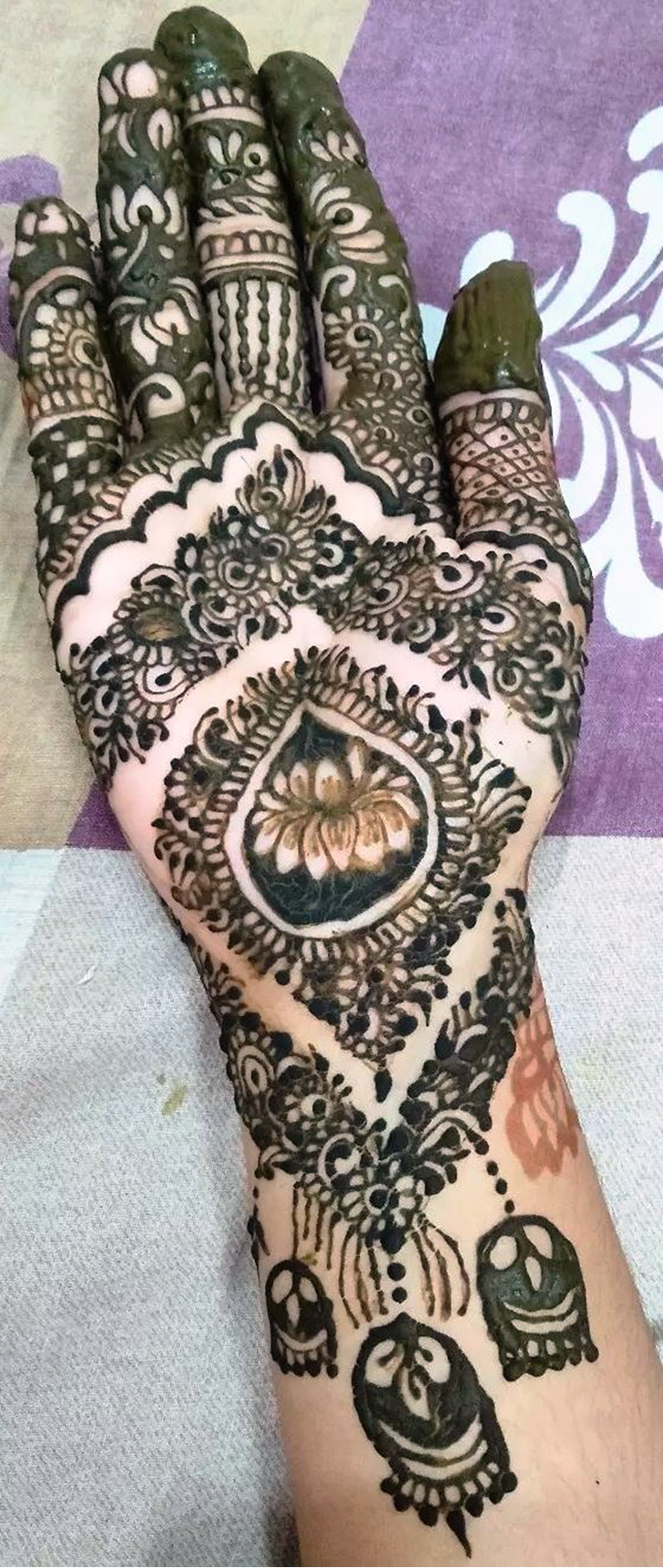 Fetching Karwachauth Special Henna Design