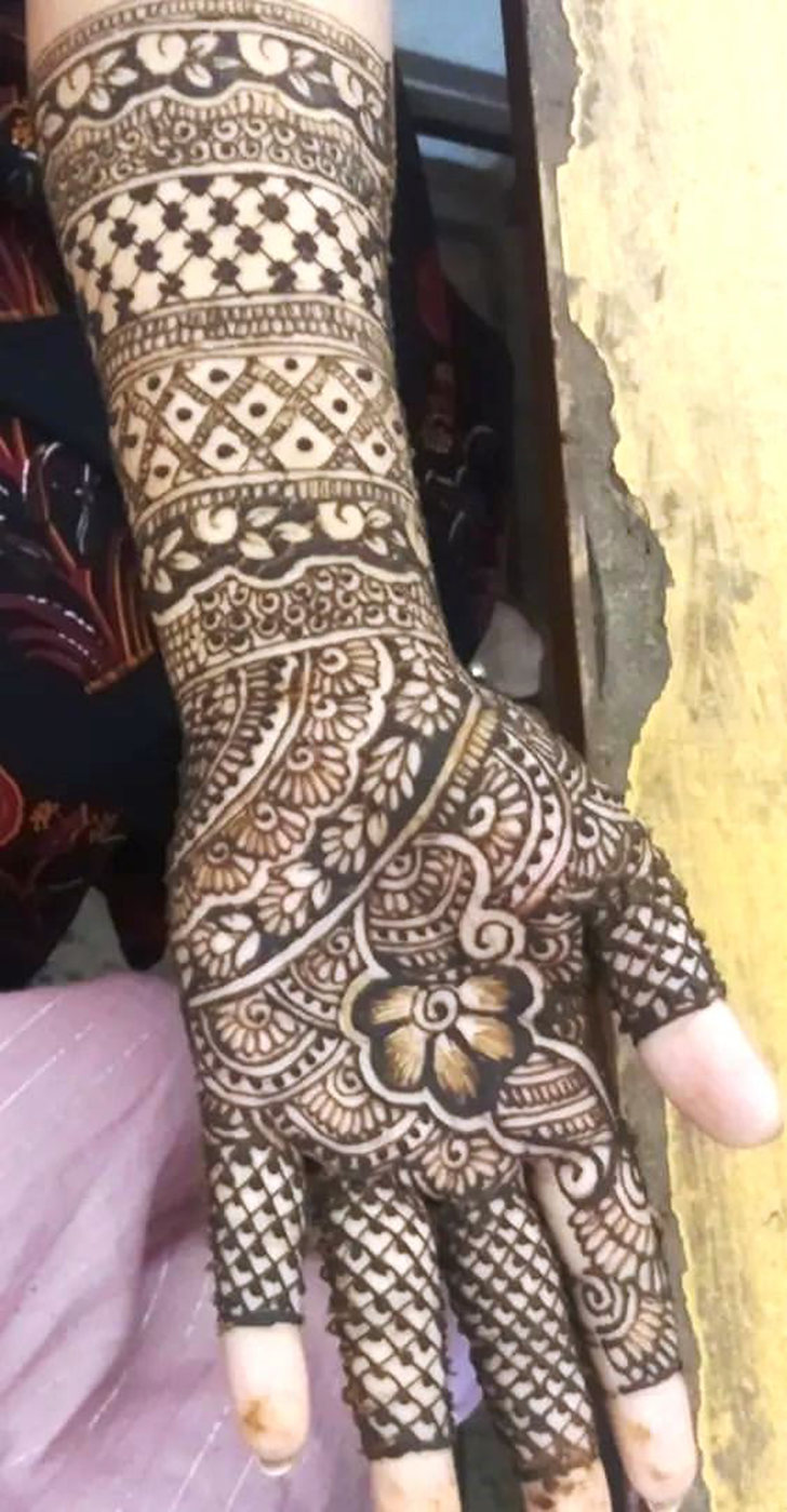 Refined Karwachauth Special Henna Design