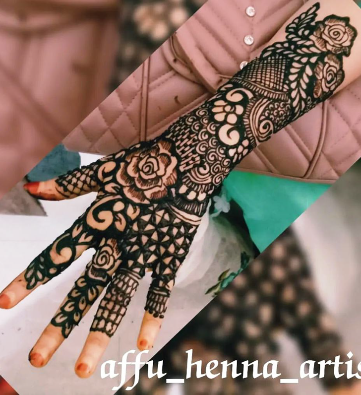 Shapely Karwachauth Special Henna Design