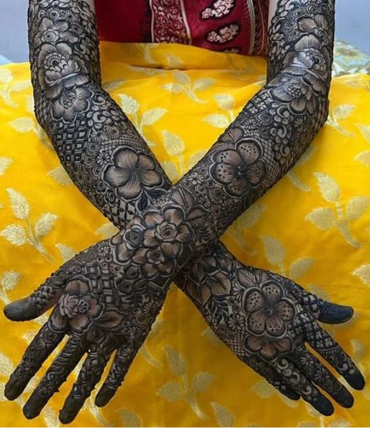 Superb Karwachauth Special Henna Design