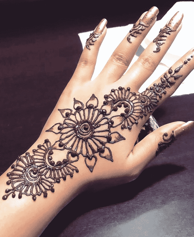 Inviting Kasauli Henna Design