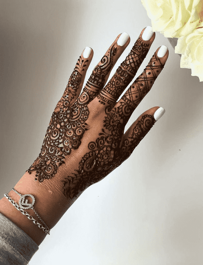 Shapely Kasauli Henna Design