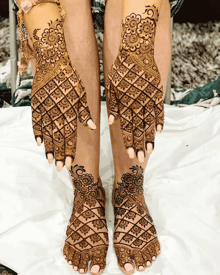 Pretty Kerala Henna Design