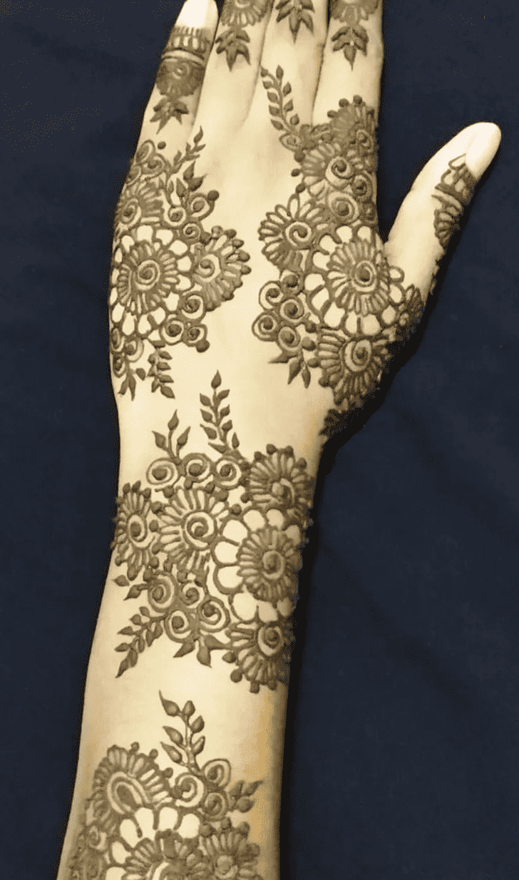 Comely Khafif Henna Design