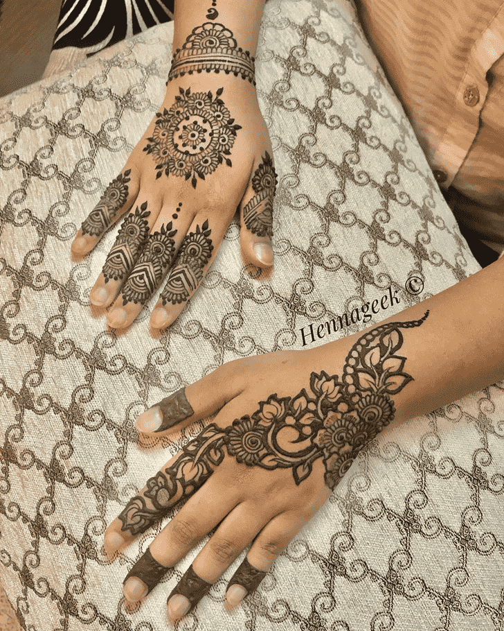 Elegant Khost Henna Design