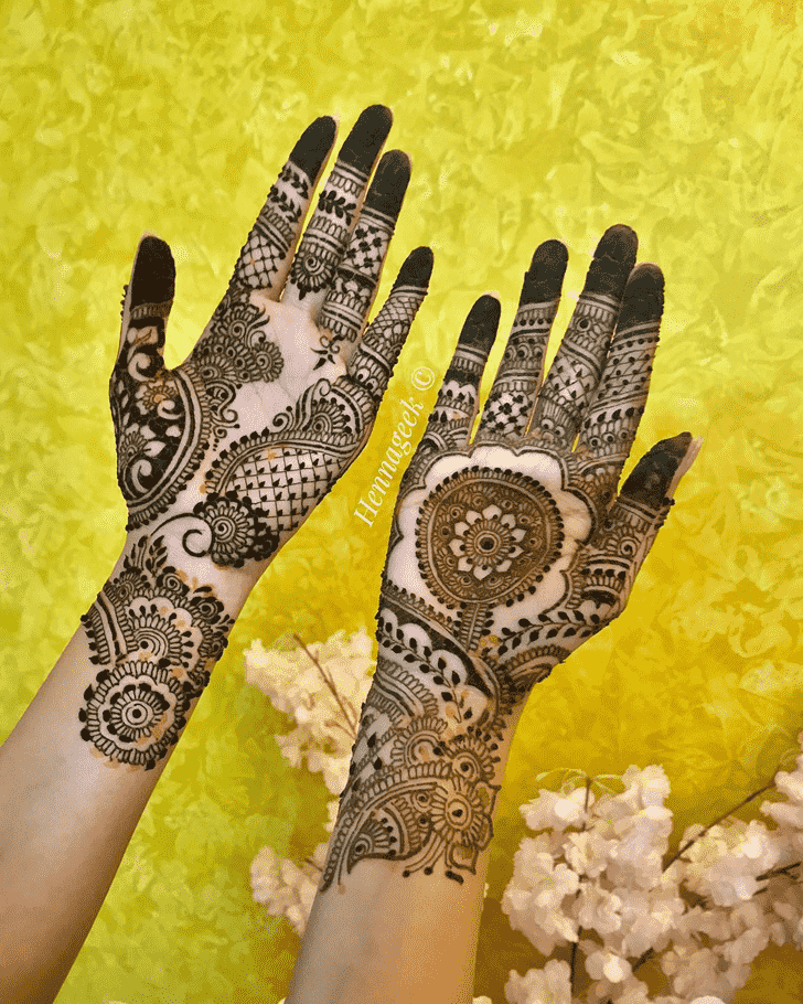 Enthralling Khost Henna Design