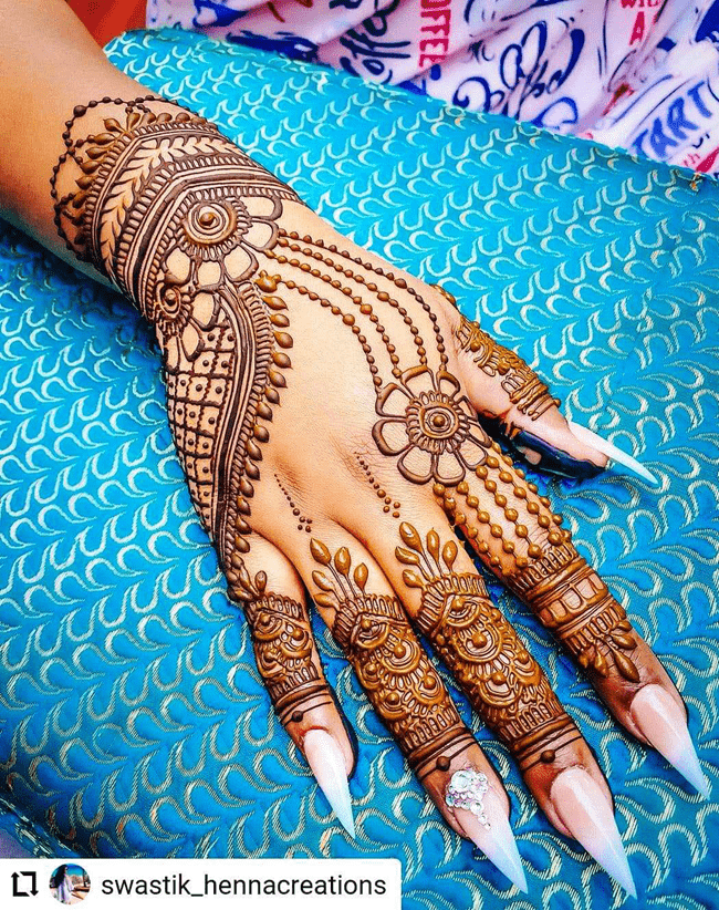 Delicate Khulna Henna Design