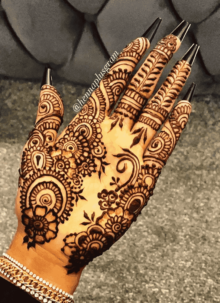 Bewitching Kochi Henna Design