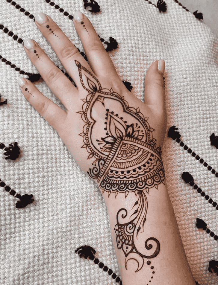 Exquisite Kumbh Sankranti Henna Design