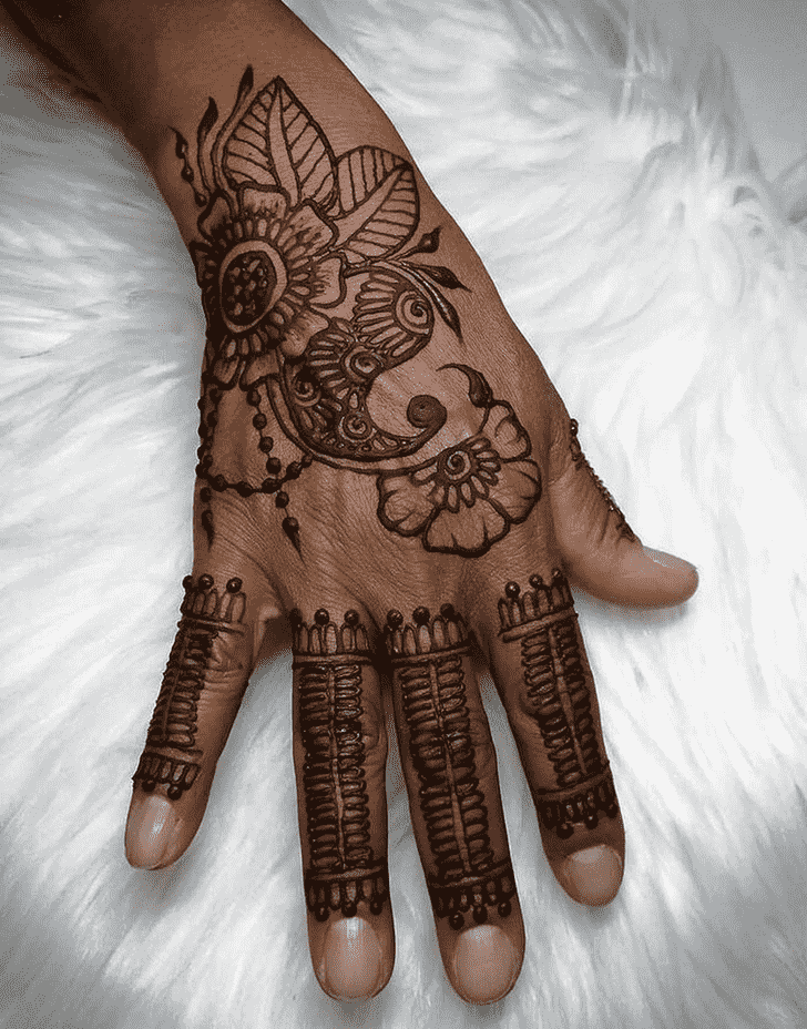 Charming Kunduz Henna Design
