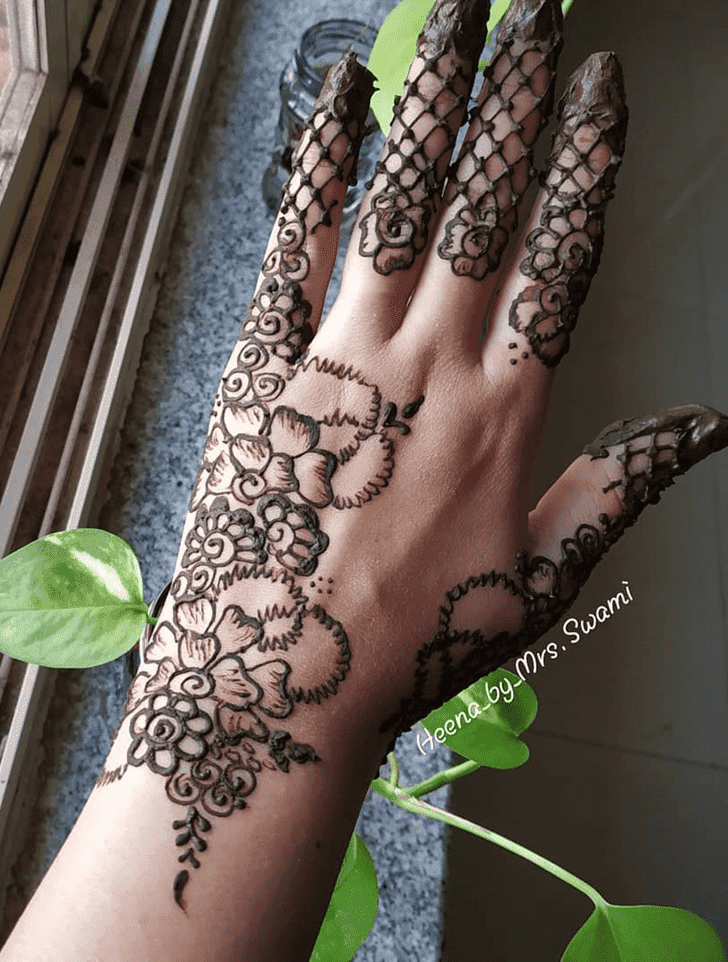 Elegant Kuwait Henna Design