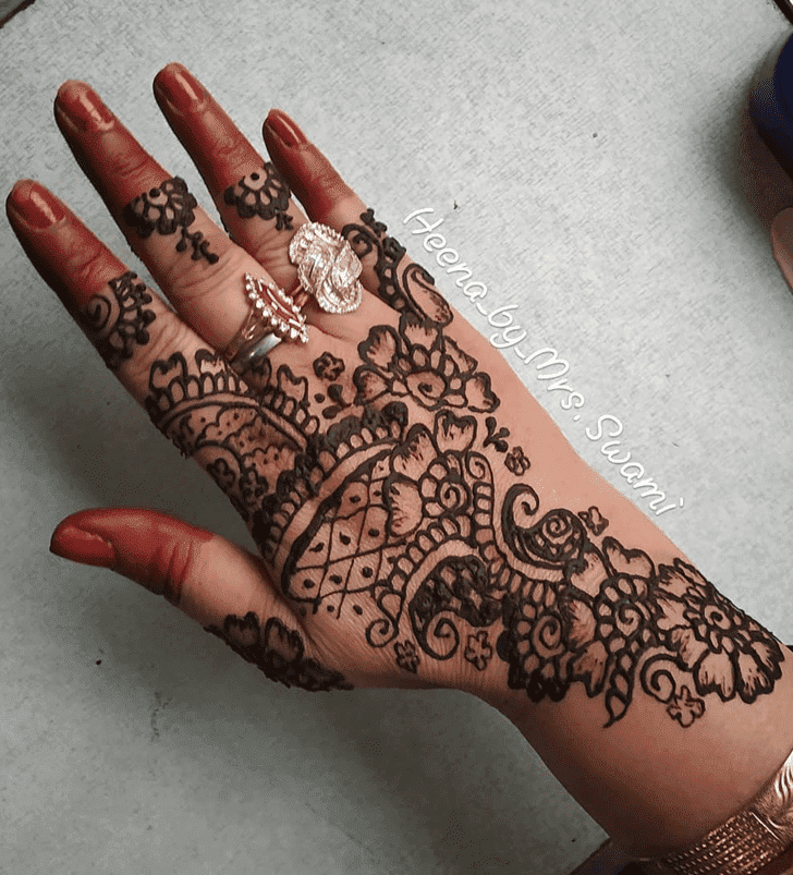Enthralling Kuwait Henna Design