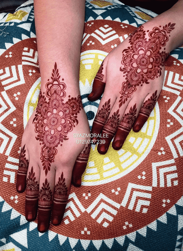 Elegant Larkana Henna Design