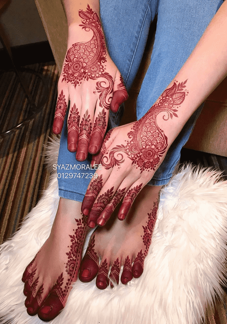 Graceful Larkana Henna Design