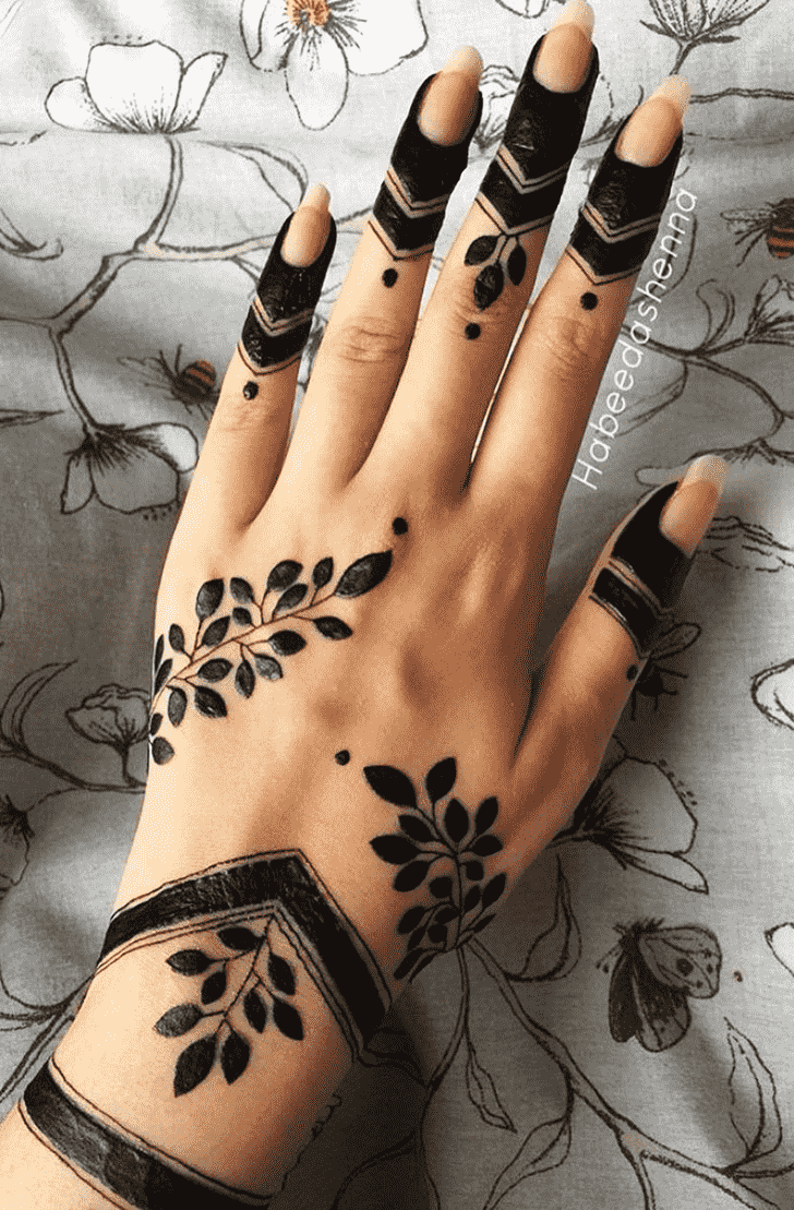 Bewitching Leaf Henna Design