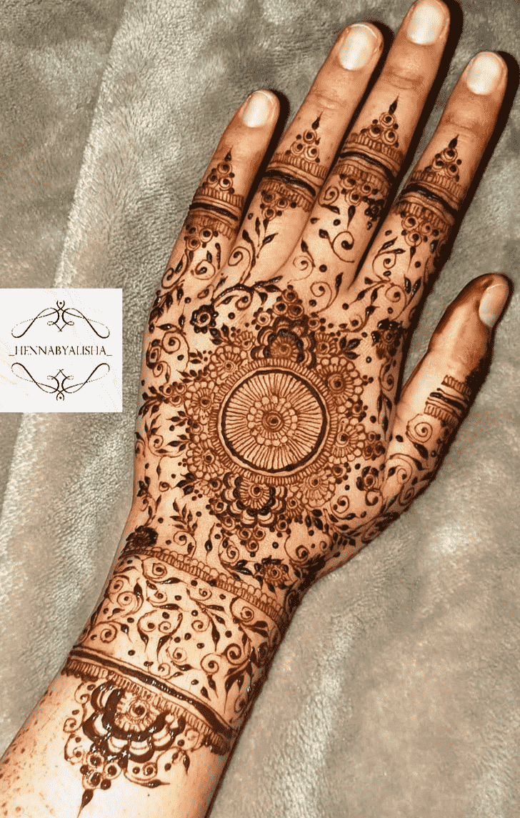 Exquisite Leaf Henna Design