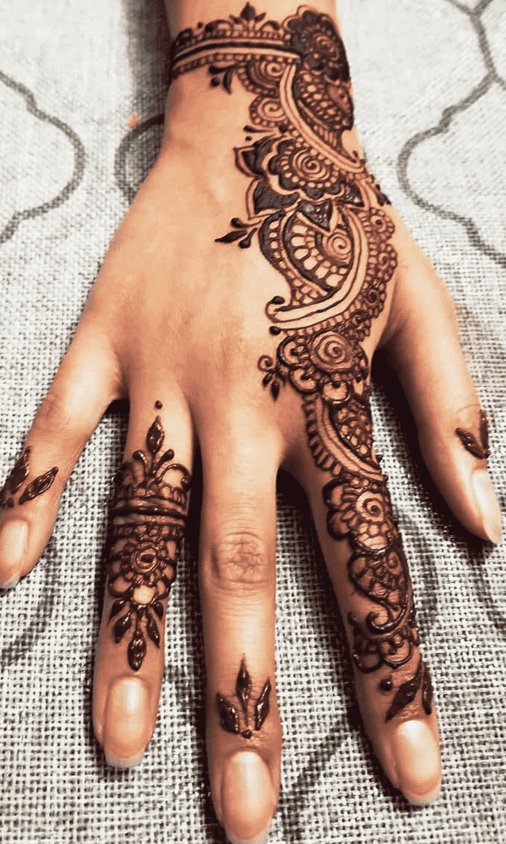 Mesmeric Leaf Henna Design