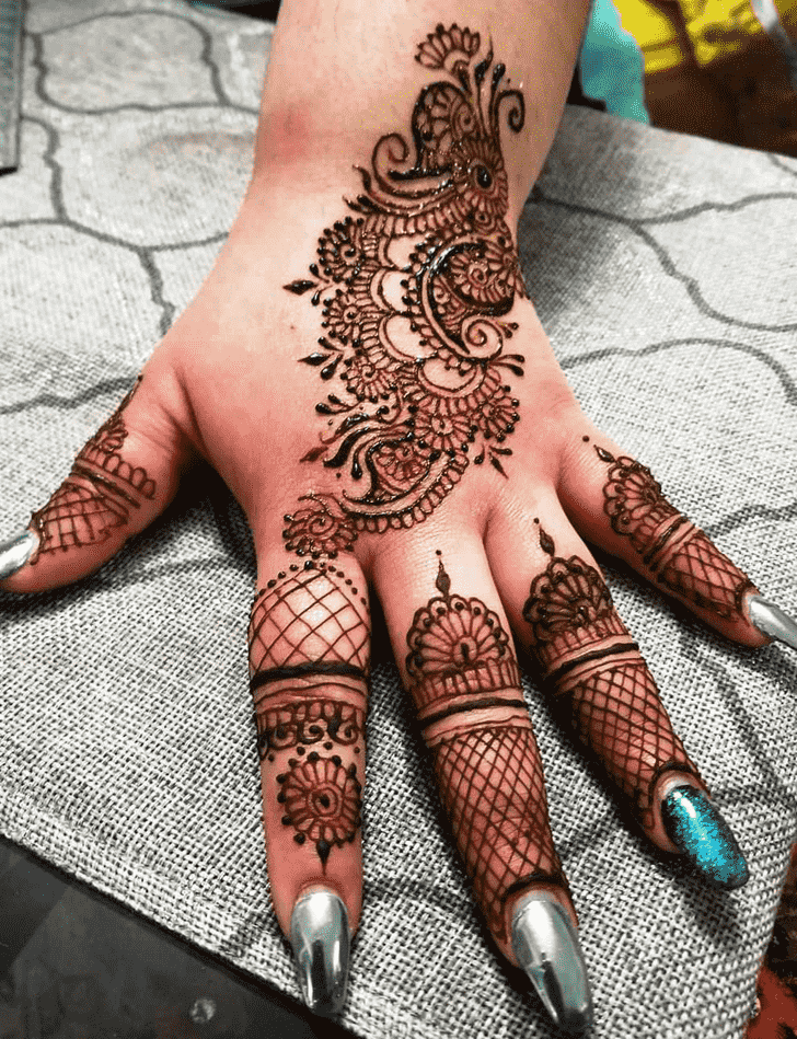 Pretty Leaf Henna Design