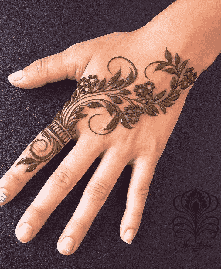 Shapely Leaf Henna Design