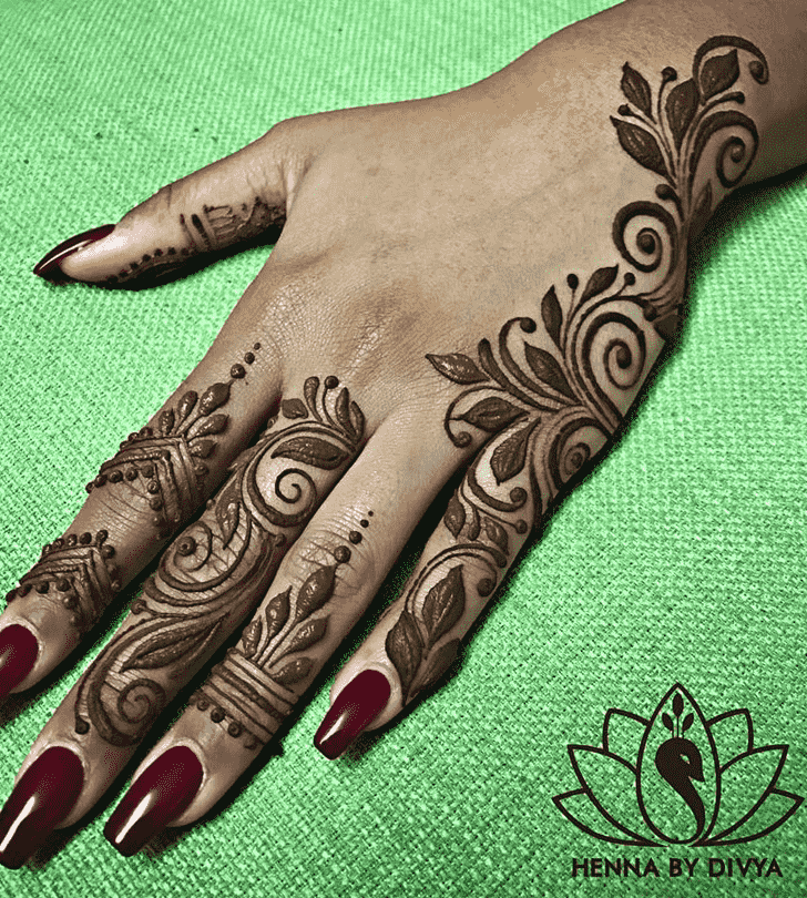 Splendid Leaf Henna Design