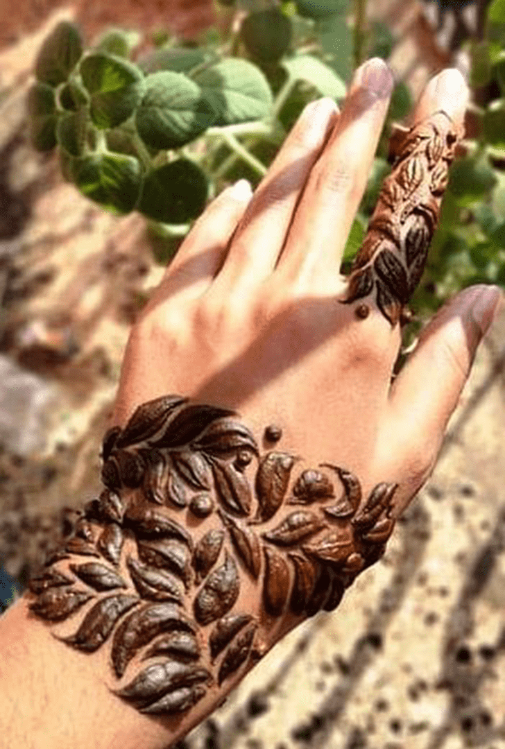 Marvelous Leaves Henna Design