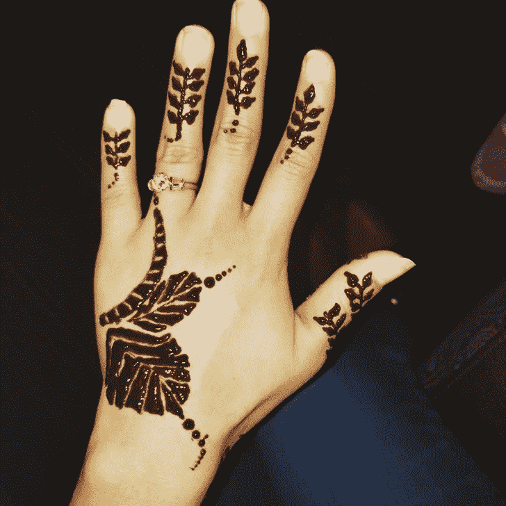 Exquisite Left Hand Henna design