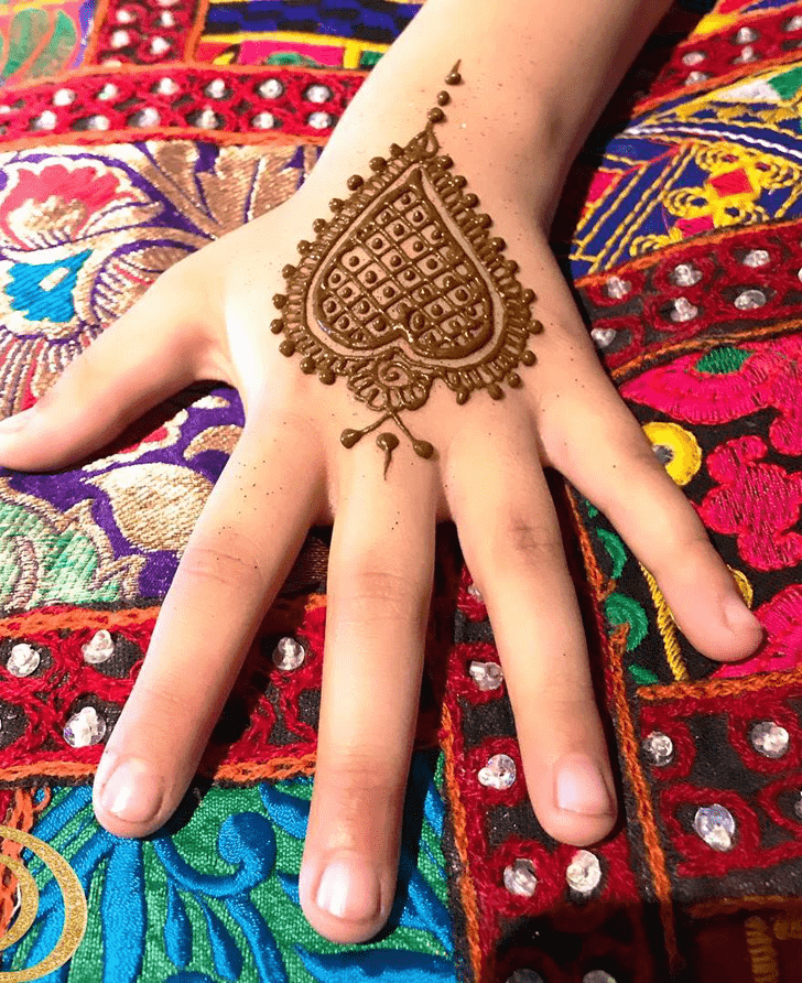 Fascinating Left Hand Henna design