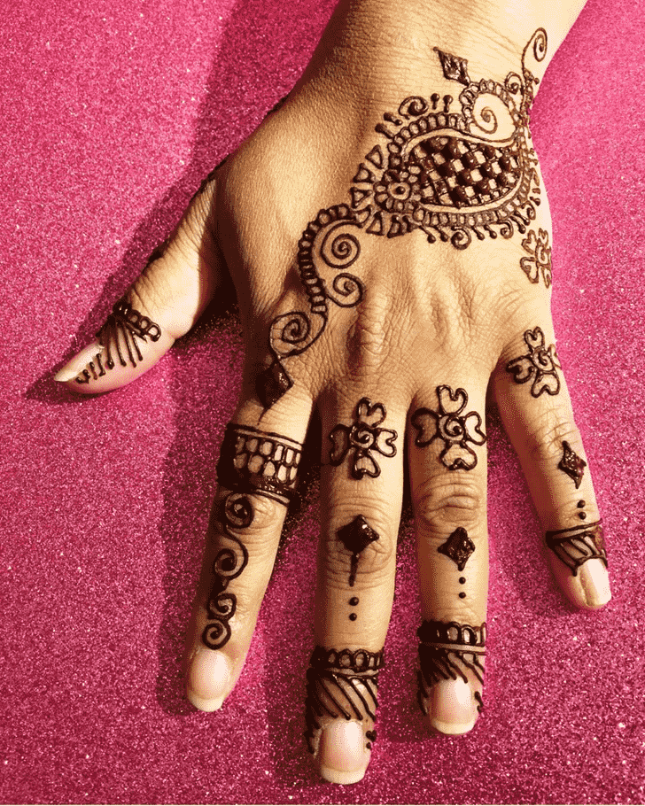 Gorgeous Left Hand Henna design