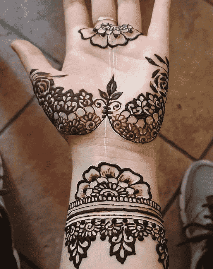 Magnificent Left Hand Henna design