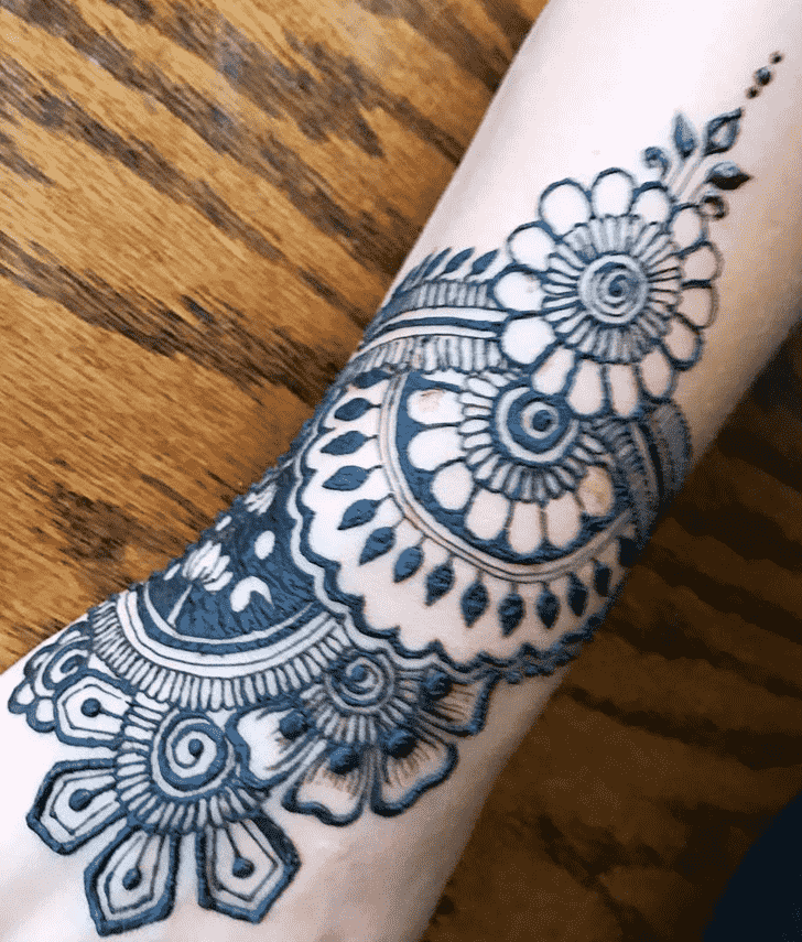 Mesmeric Left Hand Henna design