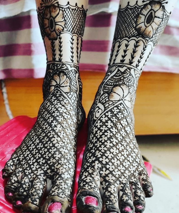 Flower Henna Design on Leg