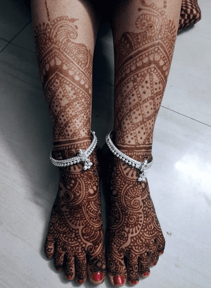 Vintage Leg Mehndi Design