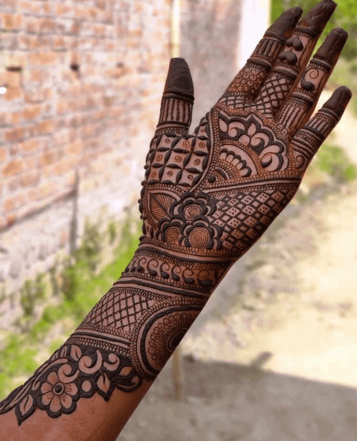 Shapely Latest Henna Design