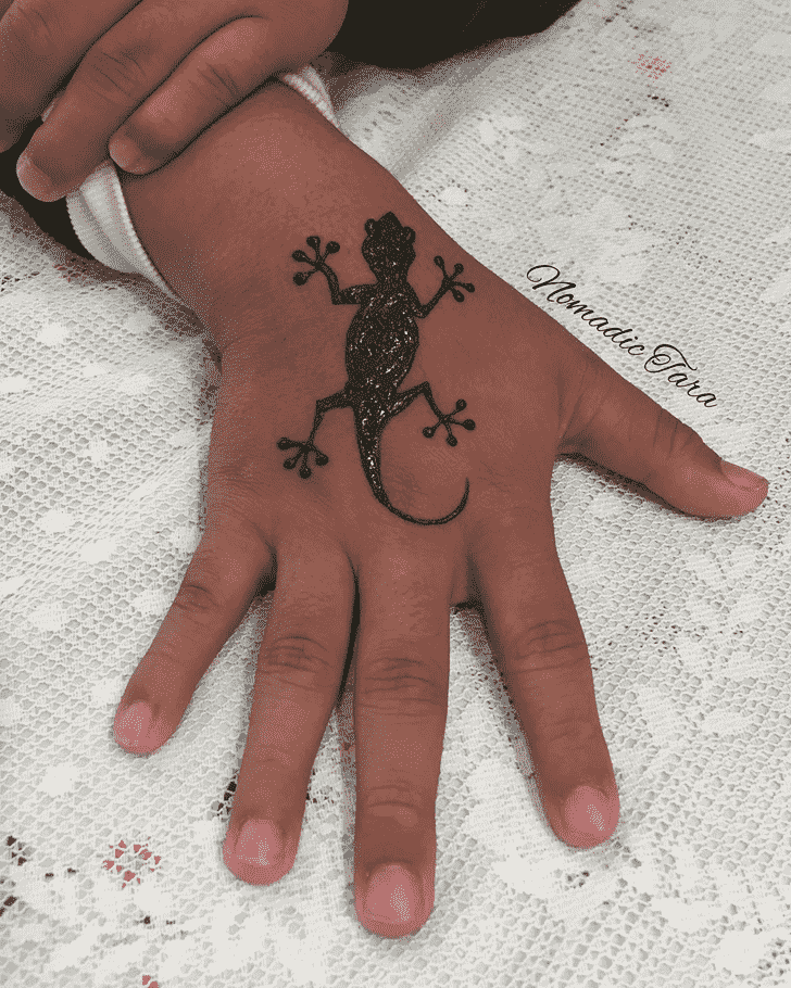 Beauteous Lizard Henna design